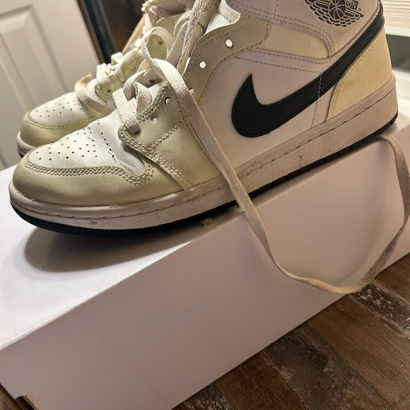 Jordan Coconut Mids 🥥